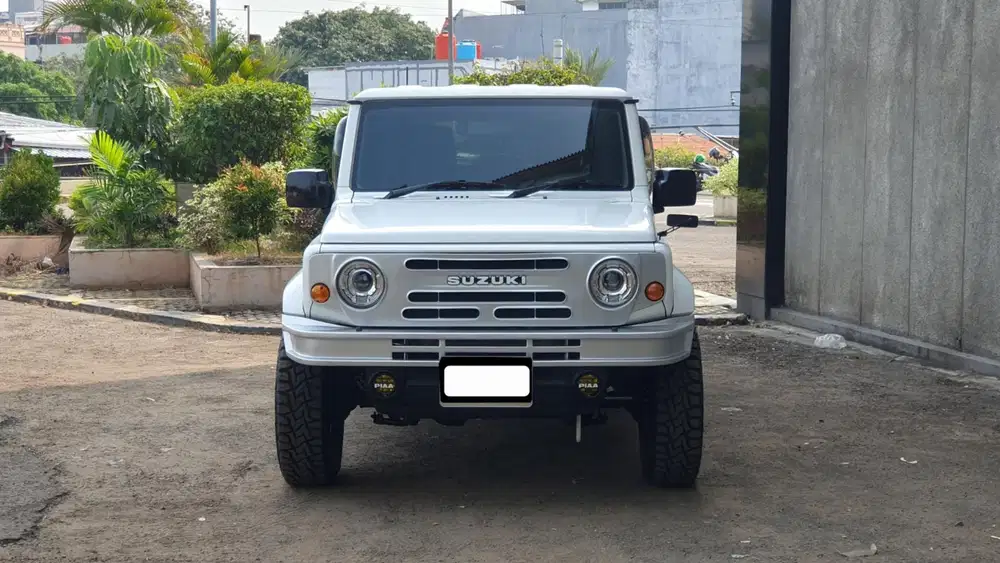 Km 29rb suzuki jimny 3 door 4x4 matic 2021 putih
