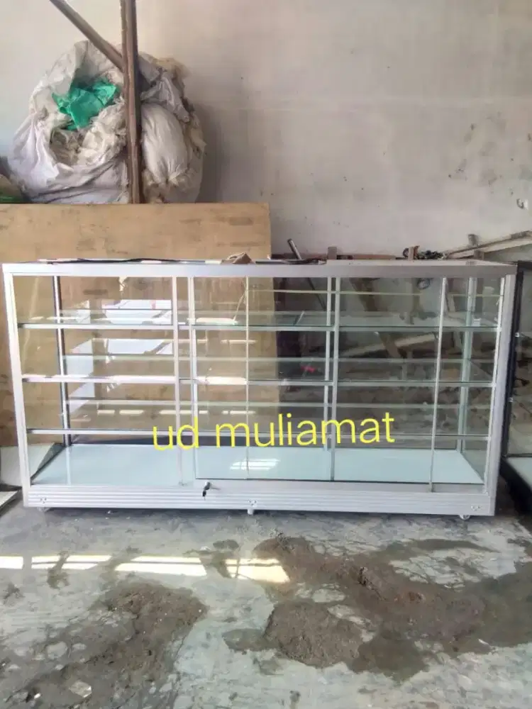 Etalase 2 m coklat dan silver