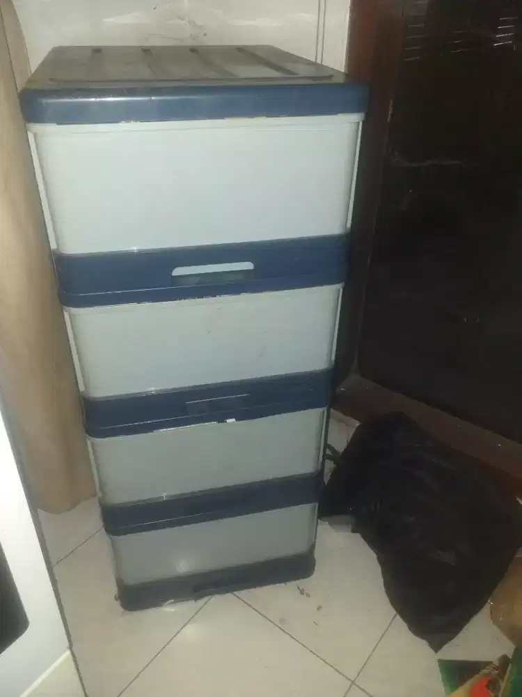 Lemari plastik 4 susun Excel