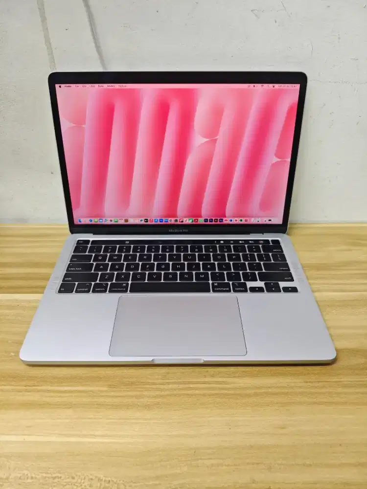 MacBook Pro 2020. Intel Core i5. Ram 16gb. Ssd 256gb