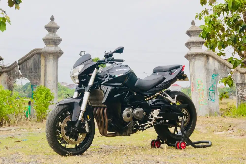 Benelli Bn 600 4 slinder , er6n , zx25r , KTM Duke390, vulcan