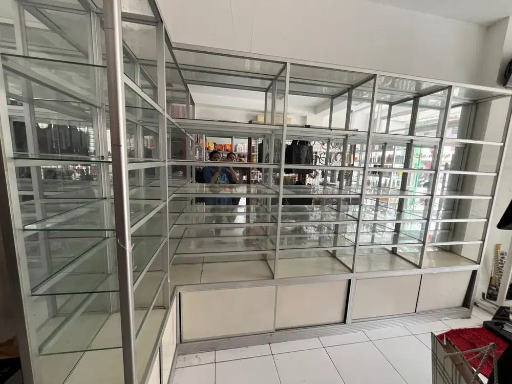 ETALASE KACA ALUMINIUM BESAR