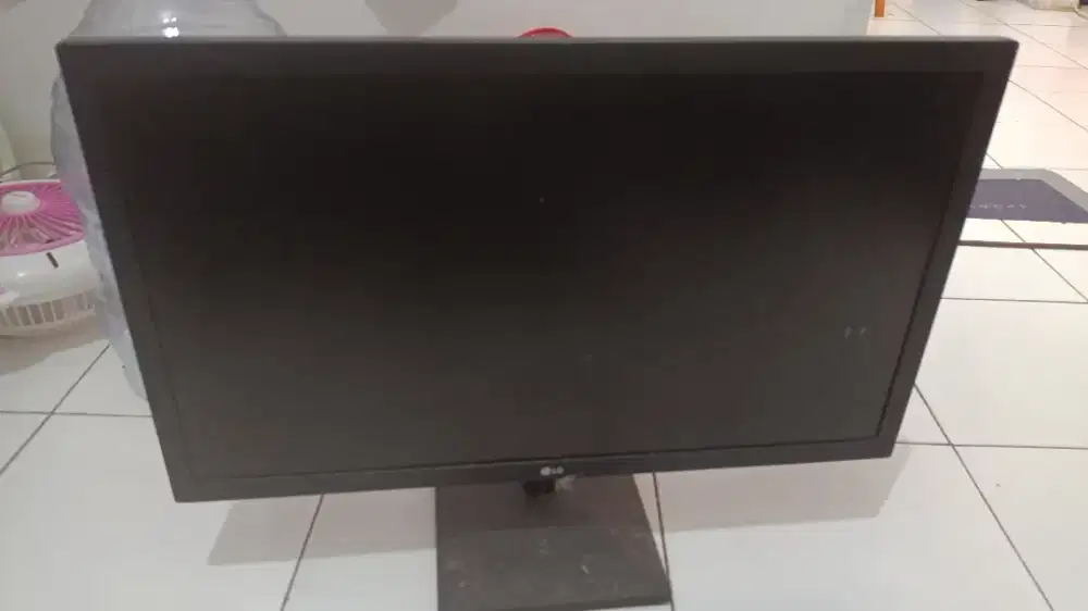 Monitor LG 24 inch second