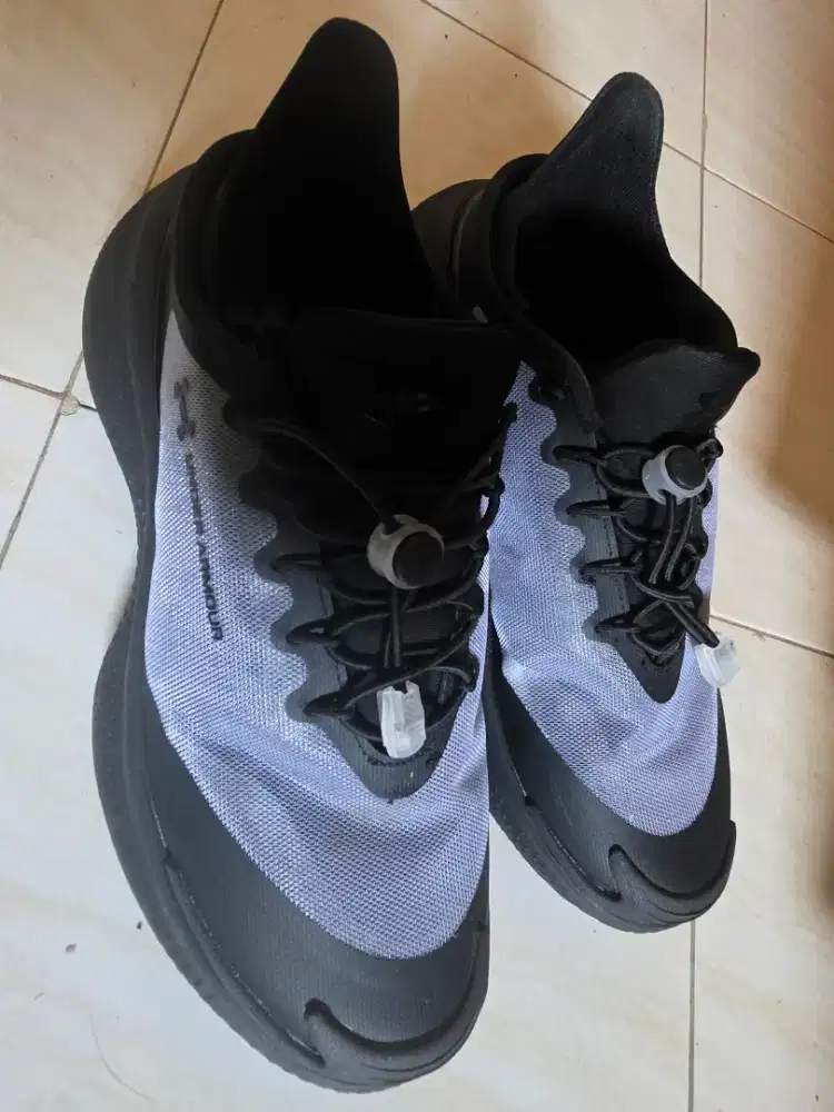 Sepatu running bekas