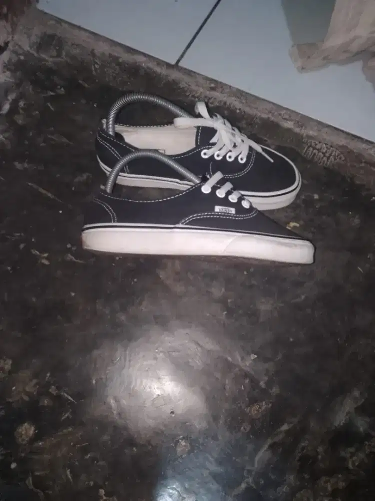 sepatu authentic