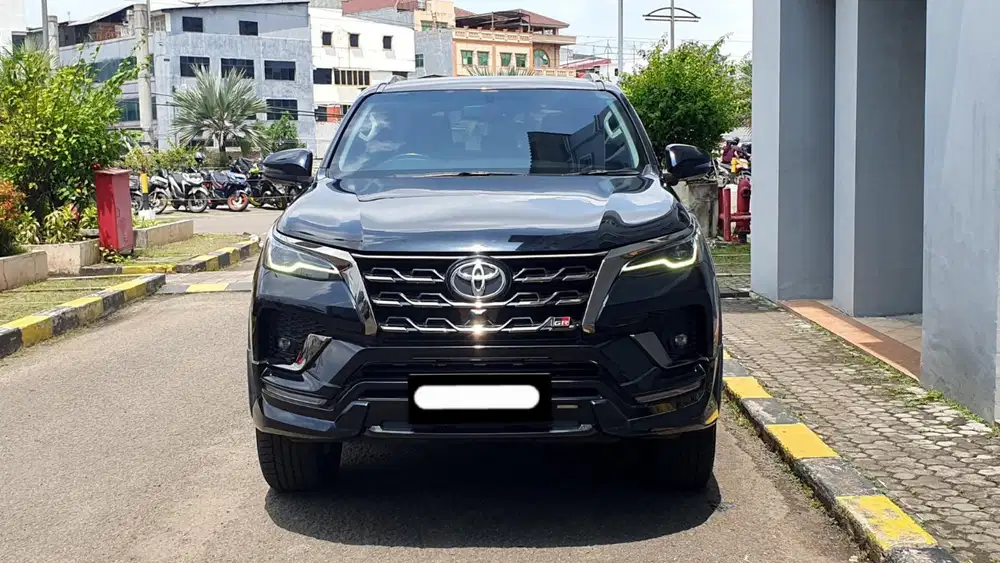 Toyota fortuner vrz gr sport 4x4 diesel matic 2024 hitam