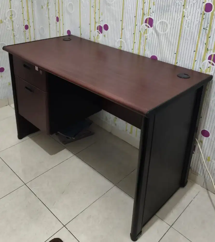 Meja Kantor merk Expo Bagus Coklat
