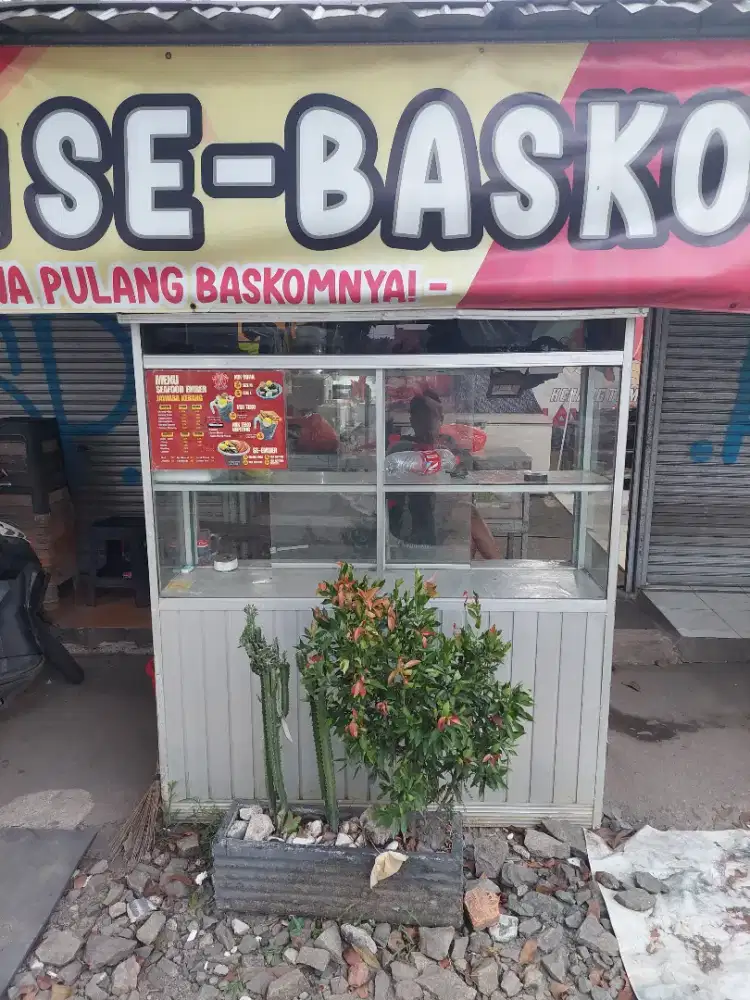 Etalase Bekas Istimewa