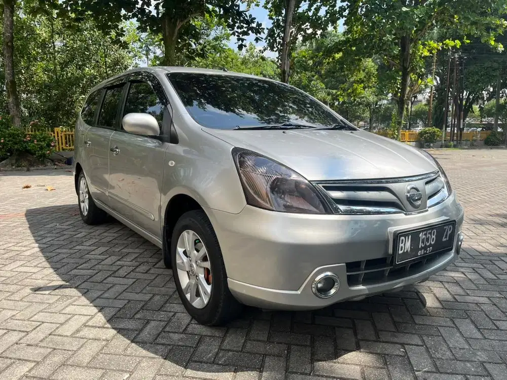 Grand Livina 1.5 XV MT 2012