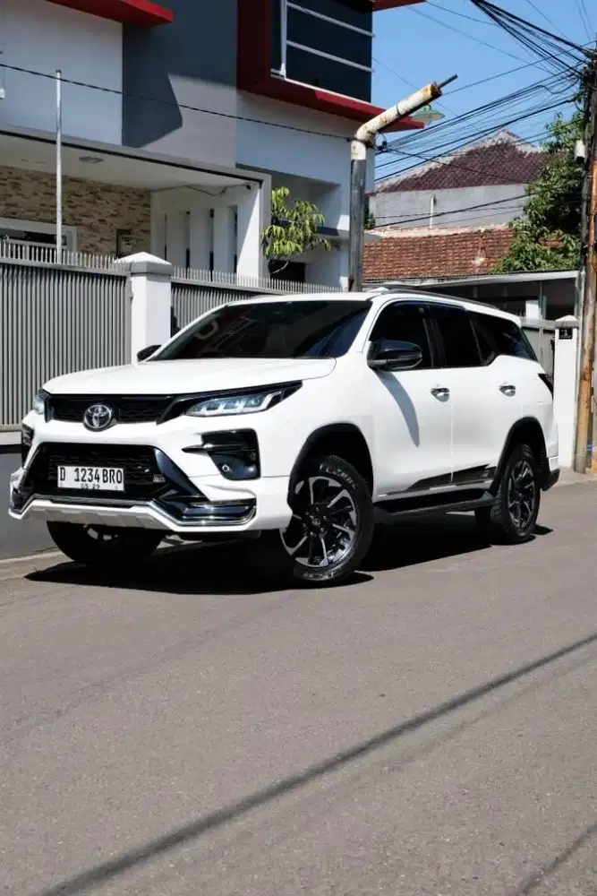 LOW KM // TOYOTA FORTUNER 2.8 VRZ GR SPORT 4x2 AT 2022