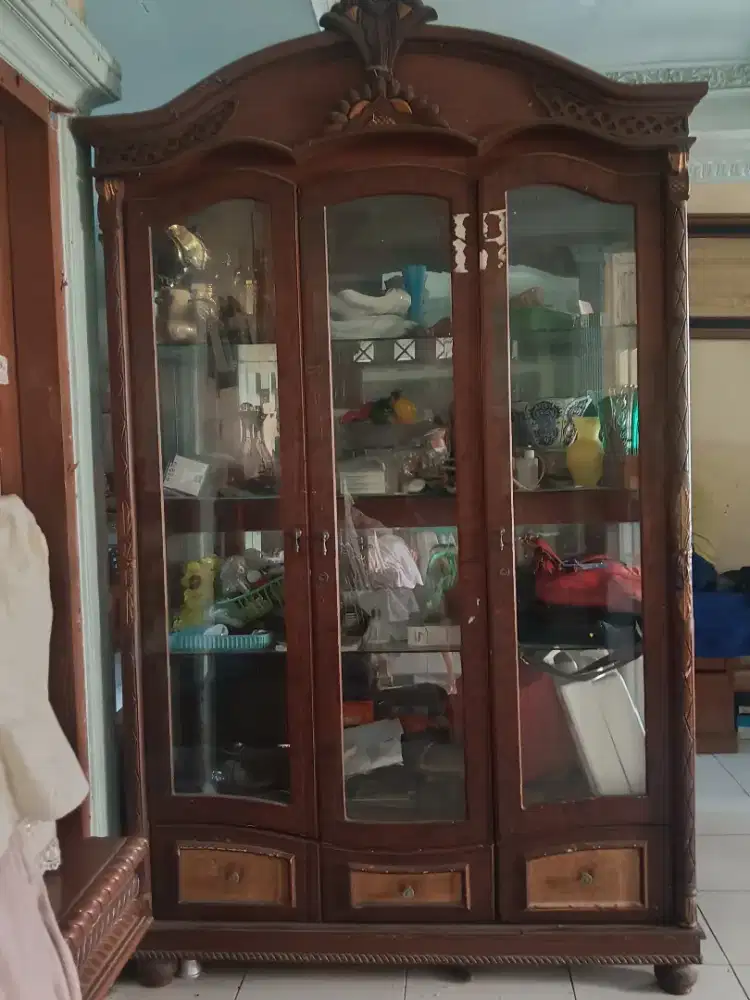 Dijual cepatt Lemari kayu jati asli untuk pajangan hiasan rumah