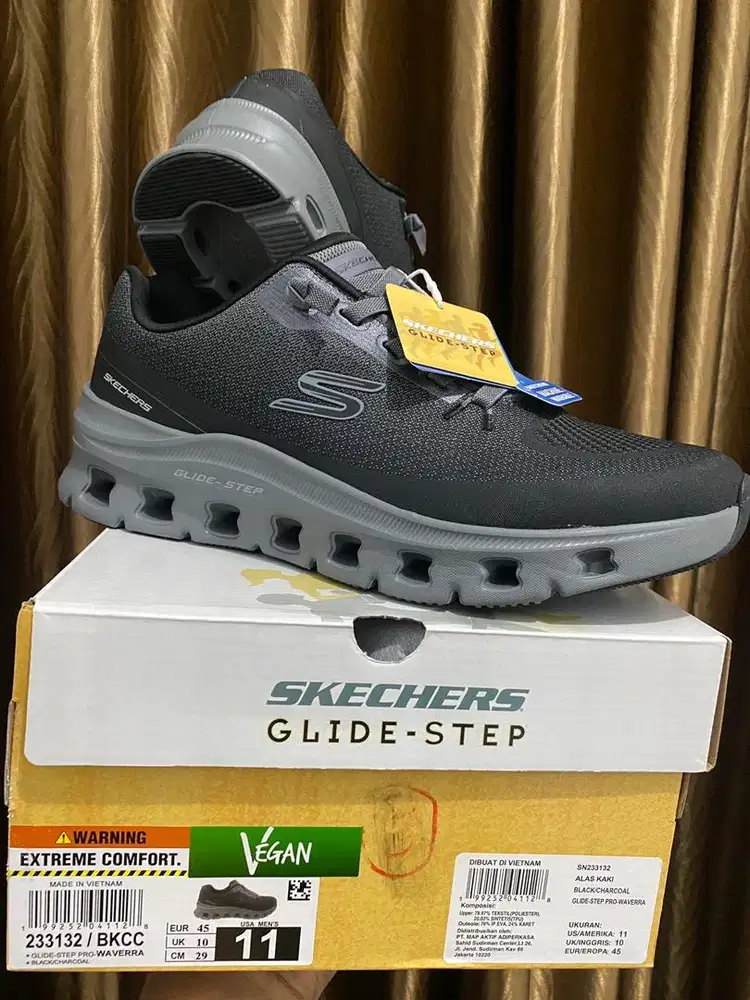Sepatu Skechers New !
