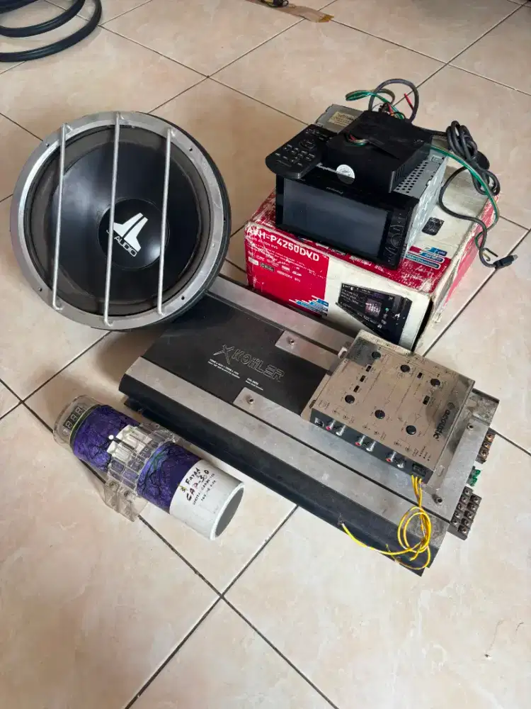 HU doubledin pionner AVH-P4250DVD, speaker JL AUdio