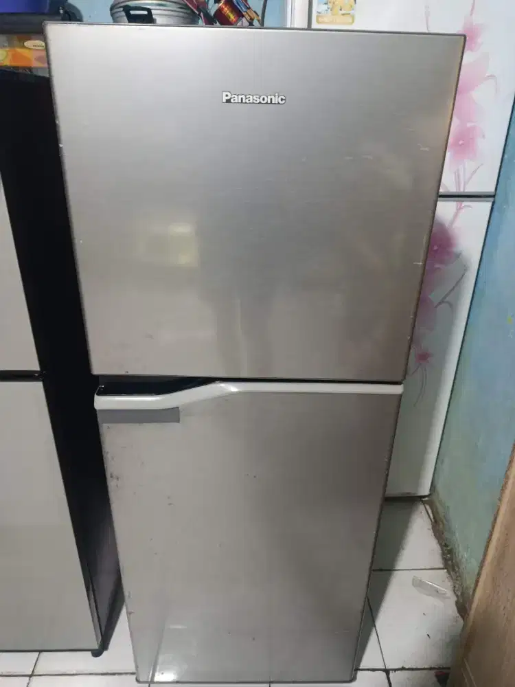 Kulkas 2 pintu merek Panasonic