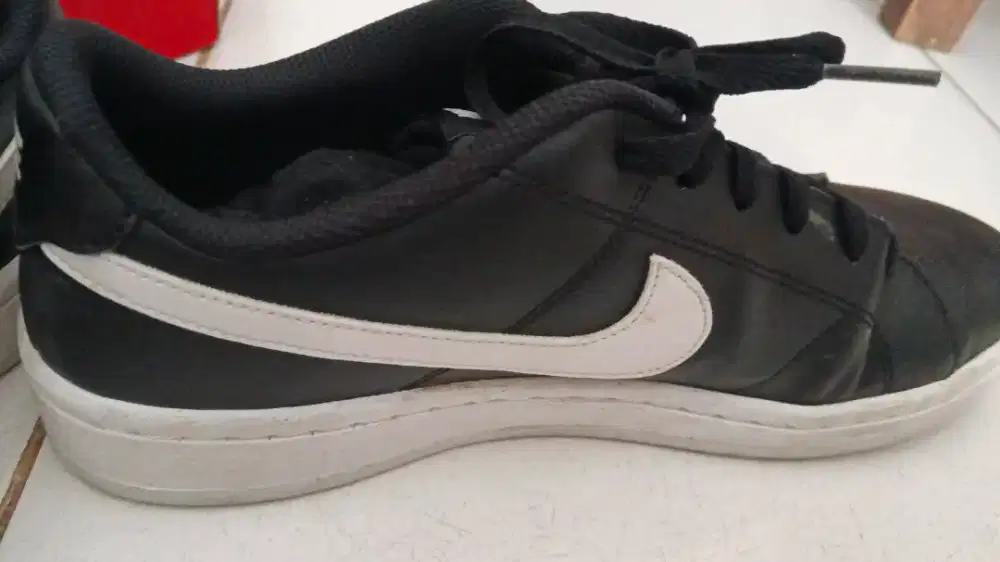 Nike Court Royale 2