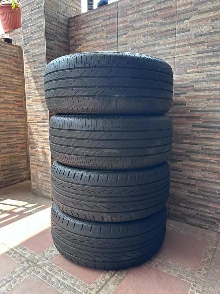 Ban Bridgestone 225 50 17 & 215 50 17 seperti baru