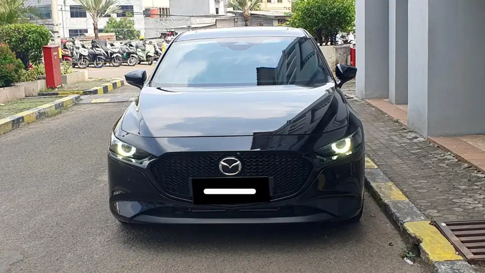 Km 4rb mazda 3 hatchback skyactive 2025 hitam