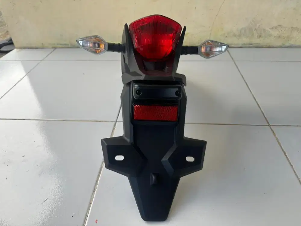 Spatbor belakang crf asli dan lampu depan crf asli