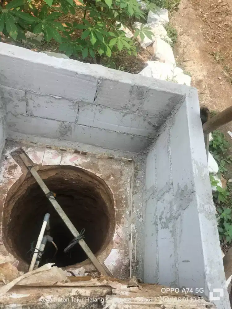 Gali sumur kering dan baru