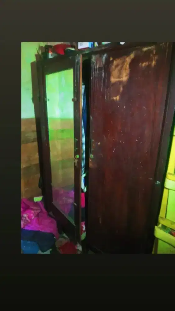 Di jual lemari kayu jati