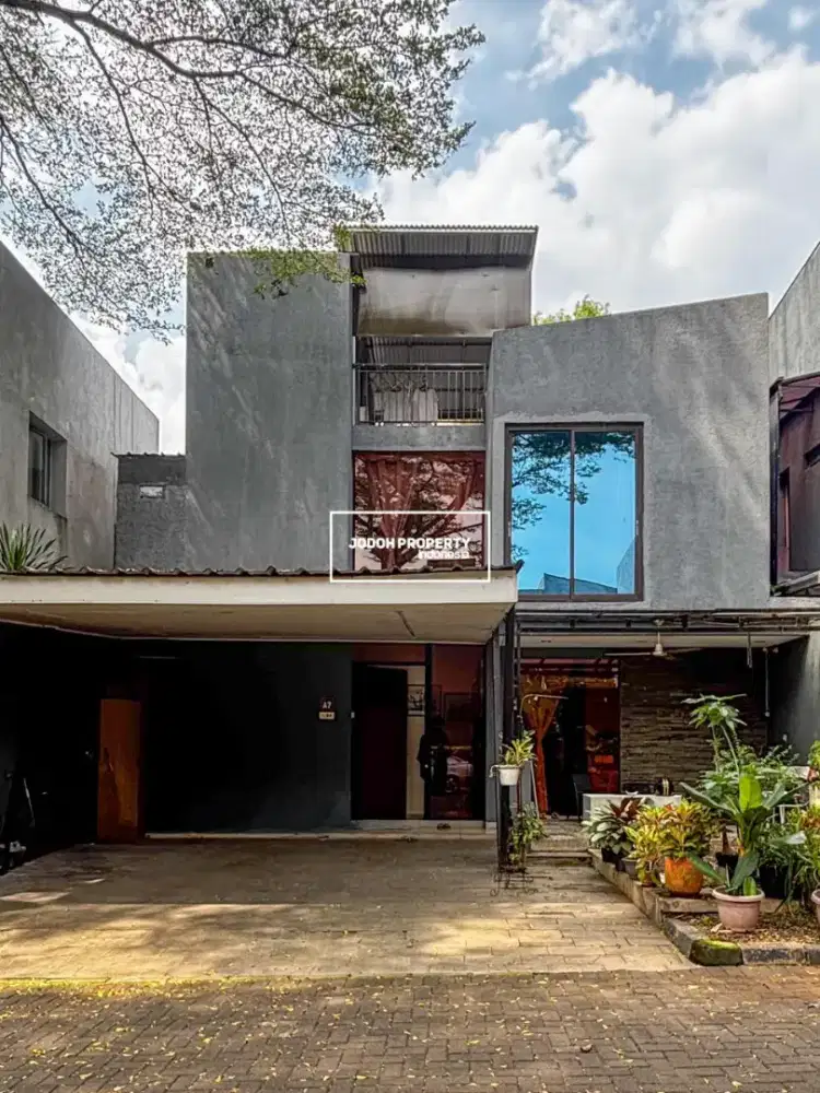 JUAL RUMAH SECONDARY MODERN DIWILAYAH JAKARTA SELATAN LOKASI STRATEGIS