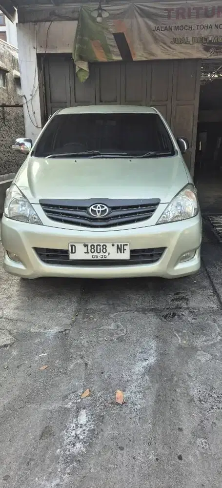TOYOTA INNOVA E SOLAR Manual 2010