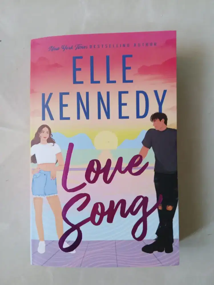 Buku Novel judul Love Song — Elle Kennedy