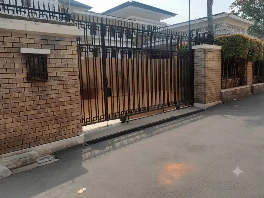 Rumah 2 Lantai Kemang Jakarta selatan dekat Kemvil