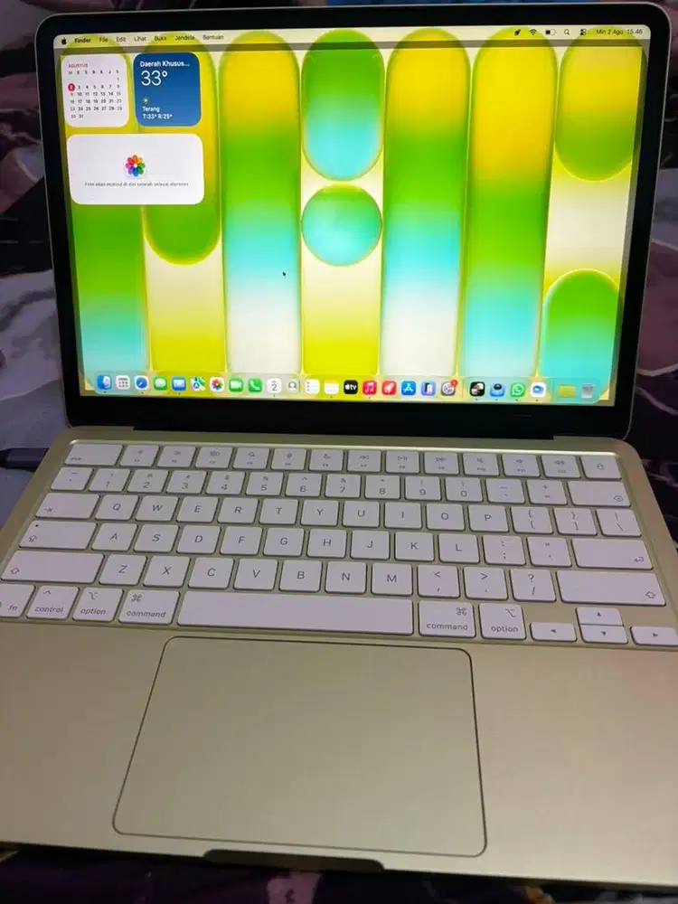 Jual Macbook Apple 8gb/256 masih baru mulus