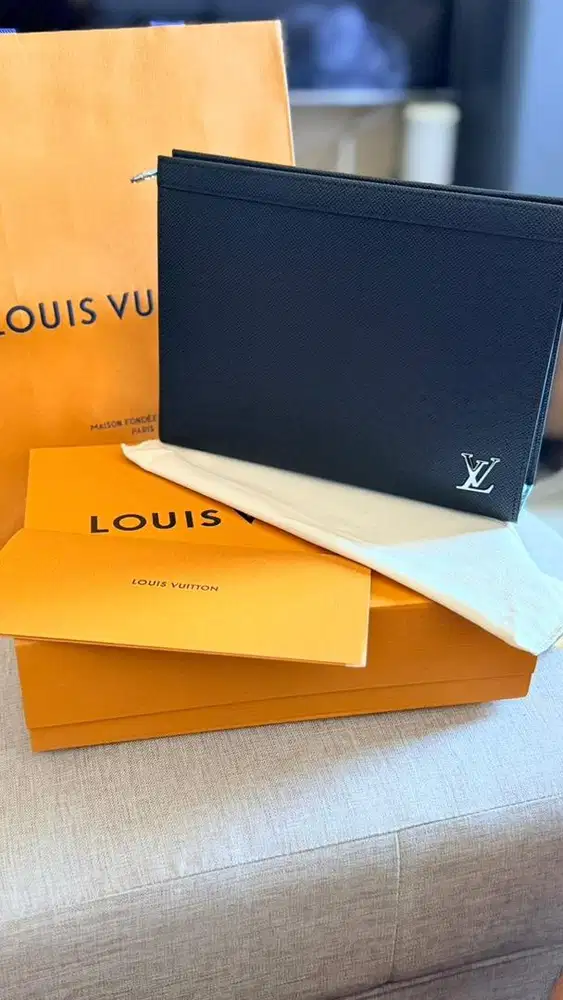 Louis Vuitton Pochette Voyage
