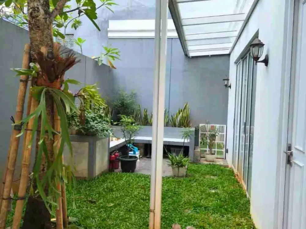 Rumah Asri Dengan Taman Di Pinewood Banjar Wijaya Tangerang