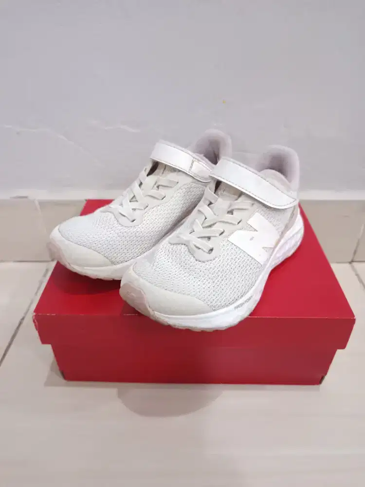 Sepatu new balance Kids Jeunes Fil