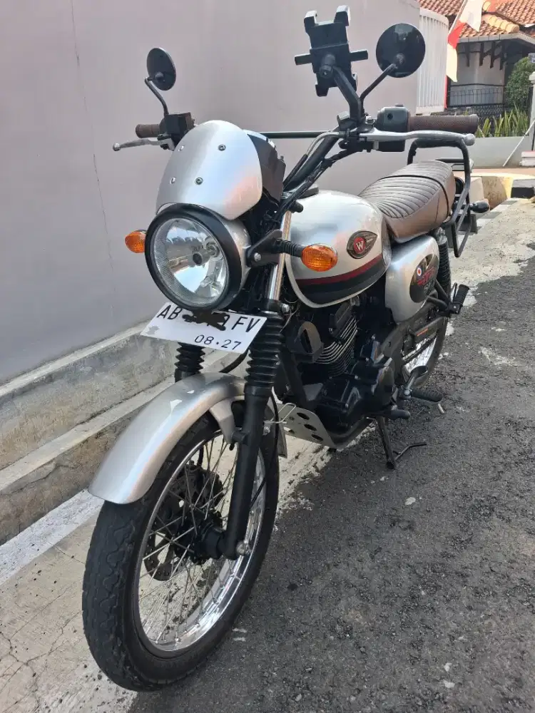 W175SE ISTIMEWA