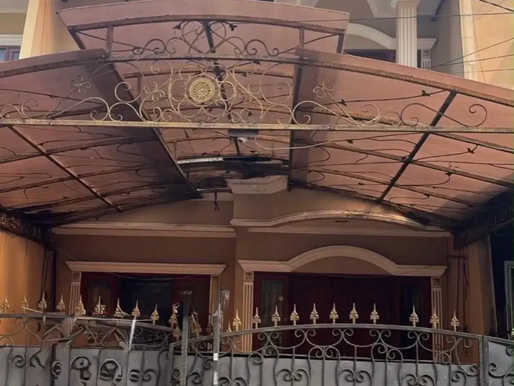 DIJUAL RUMAH BESAR 3 LANTAI HADAP TENGGARA HARGA PALING MURAH DI CITRA GARDEN 5