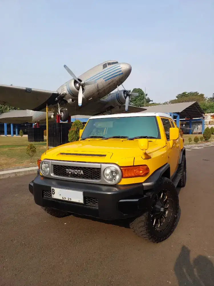 FJ CRUISER asli kuning PEMILIK LANGSUNG Pribadi