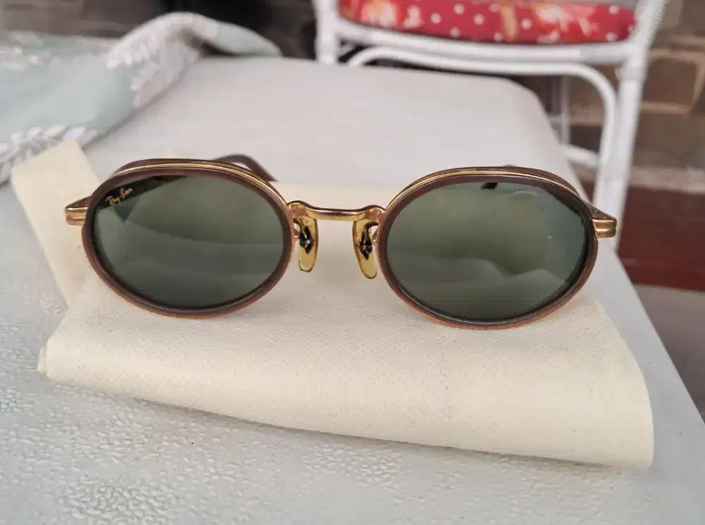 Kacamata (Sunglasses)