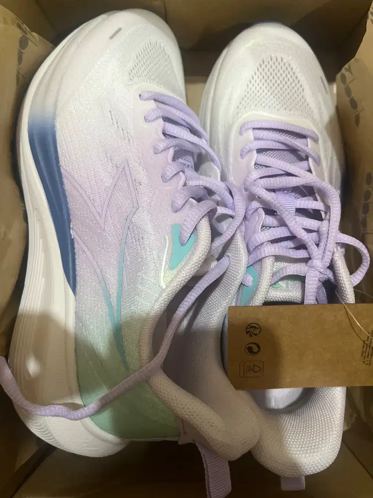 Dijual rugi. Sepatu running diadora. belum pernah pakai, salah ukuran.