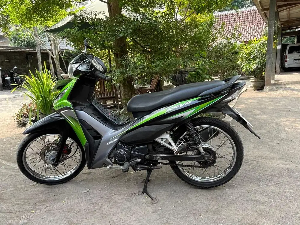 MOTOR HONDA REVO FI TAHUN 2014