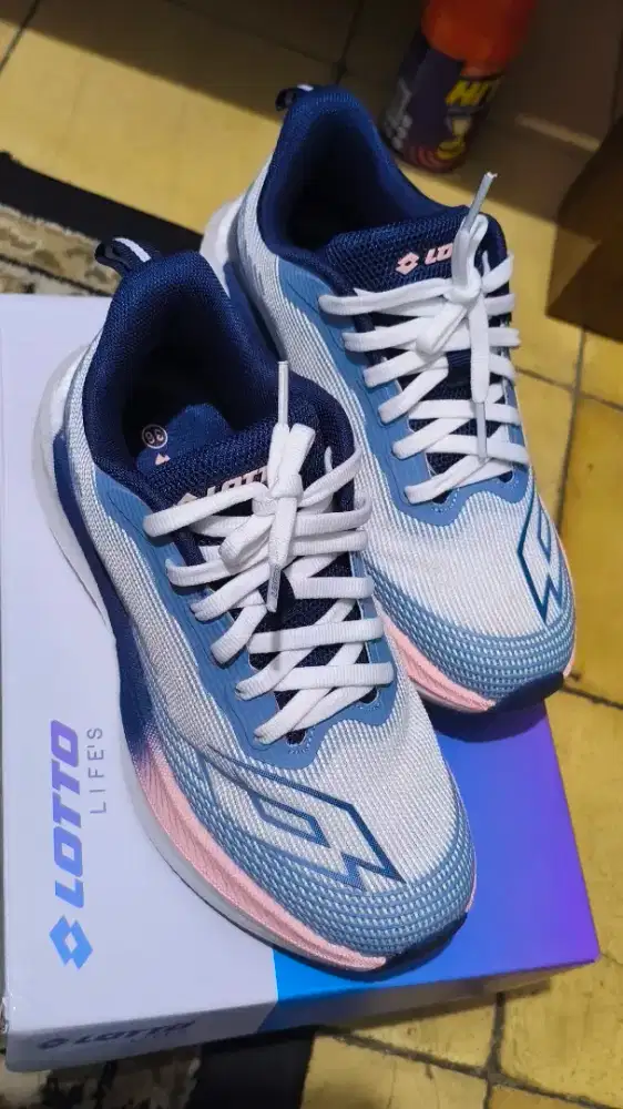 sepatu running !