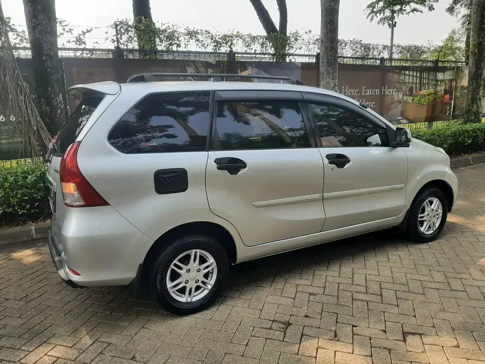 Xenia Avanza 2014 DP 9 jt