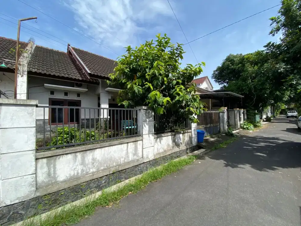 Dekat UGM, Dijual Tanah Bonus Bangunan di Jakal Km 7, Luas 167 meter