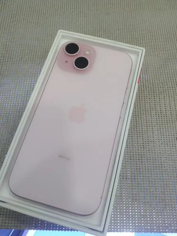 JUAL CEPAT IPHONE 15 BELOM ADA SATU BULAN WARNA PINK CARI YANG SERIUS