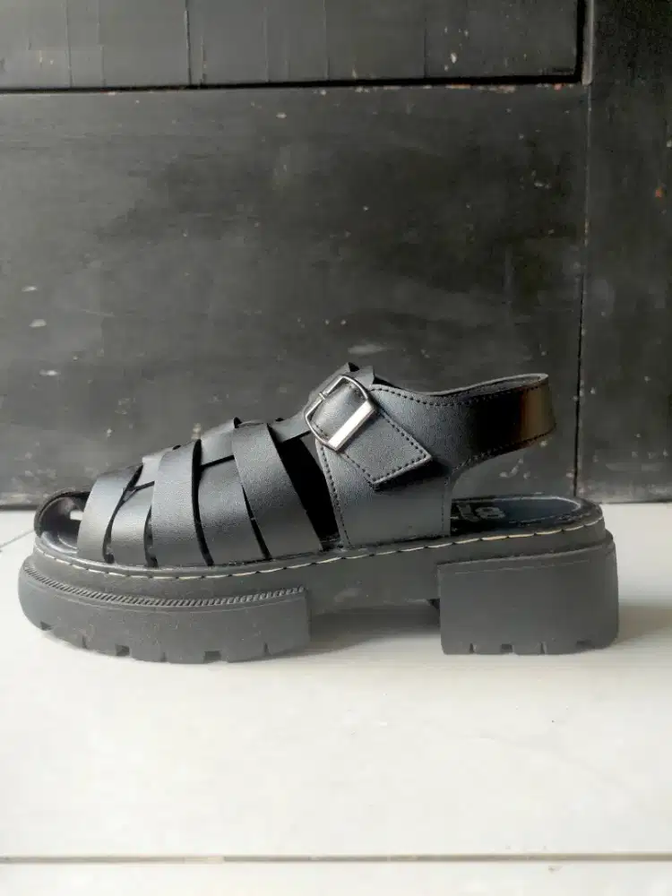 Sandal Gladiator Chunky Platform Wanita Hitam (Minus Lem)
