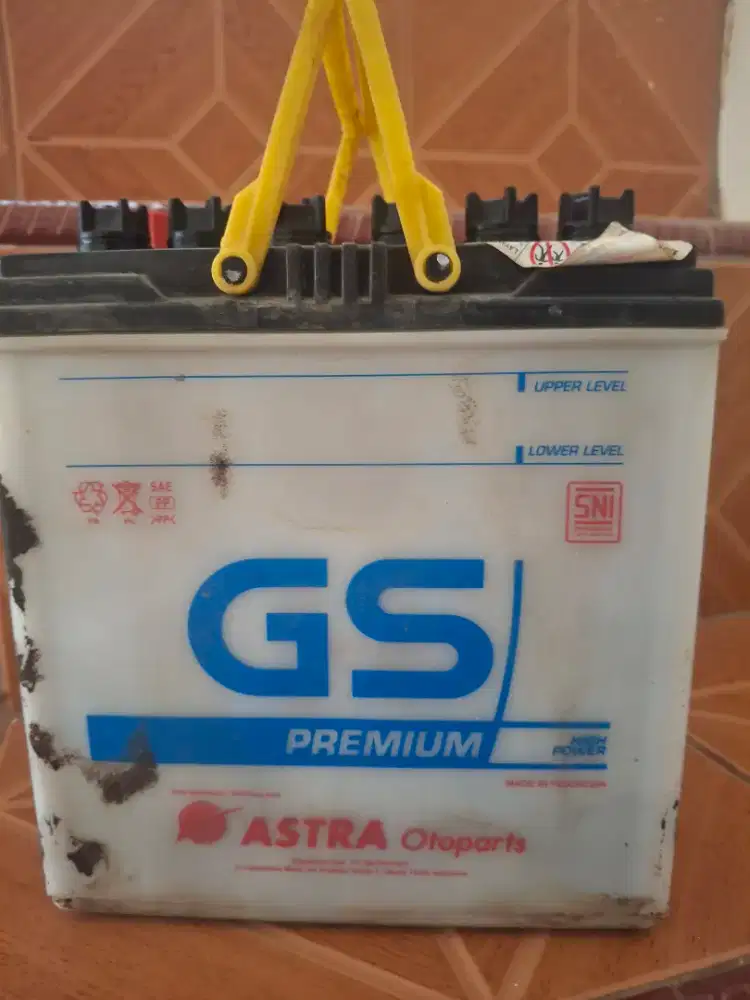 Baterai basah mobil caliya