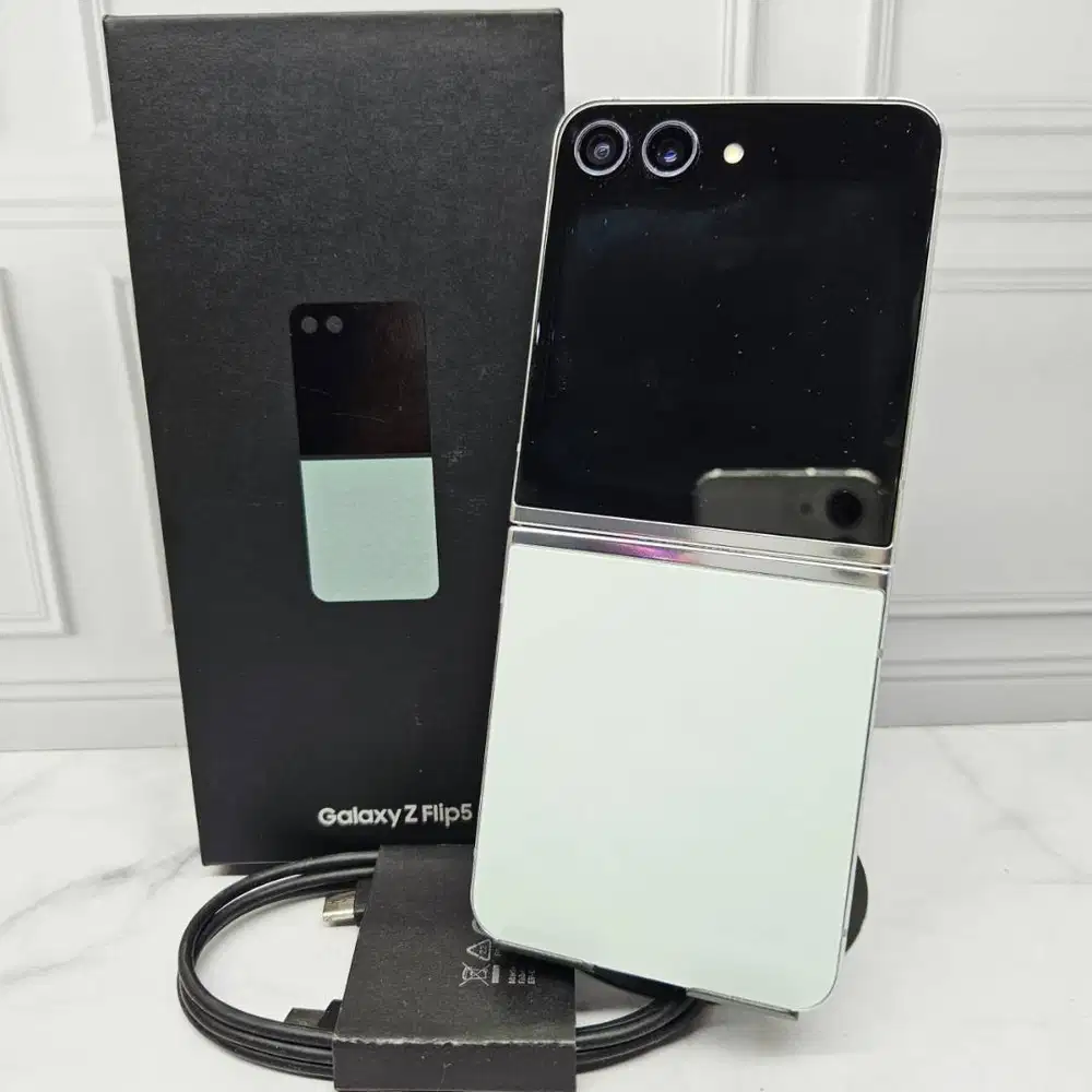Samsung Galaxy Z Flip 5 Mint 8/256GB Like New Resmi SEIN Fullset