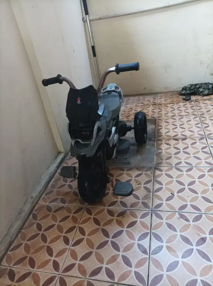 Sepeda motor di gowes