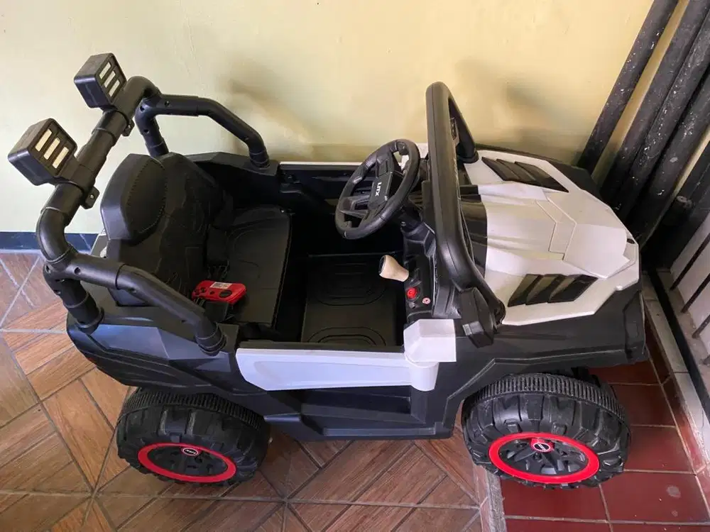 Mobil mainan aki