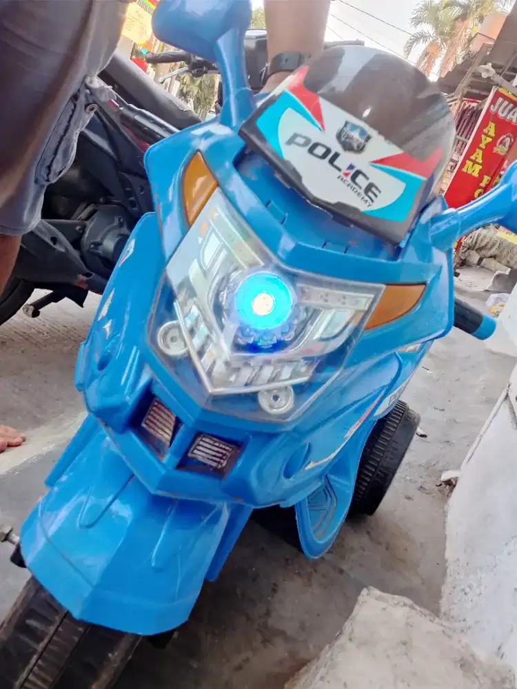 Motor aki polisi
