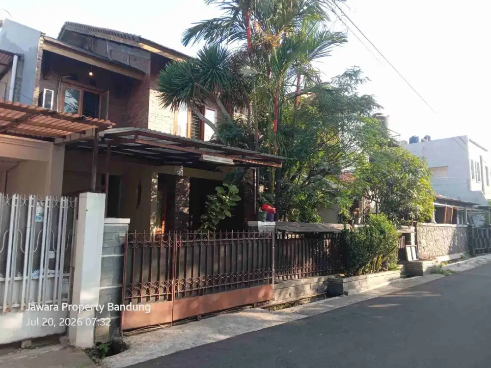 rumah classic terawat komplek arcamanik dekat sport jabar