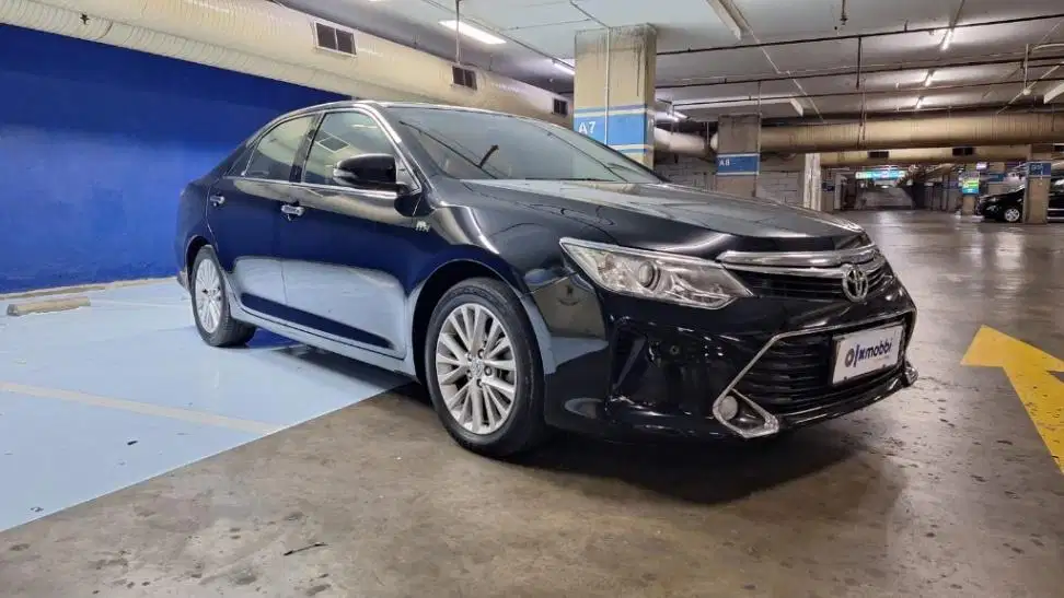 DP MURAH Toyota Camry 2.5 V Bensin-AT 2017 Hitam C9MKB
